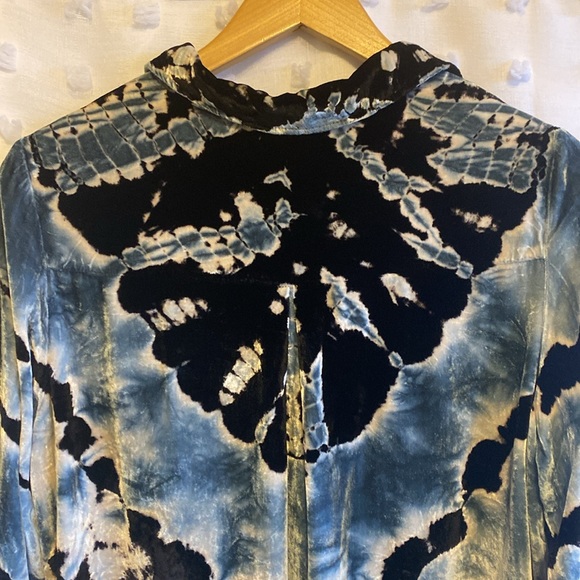 Young Fabulous & Broke velour button down blouse. - Picture 4 of 7